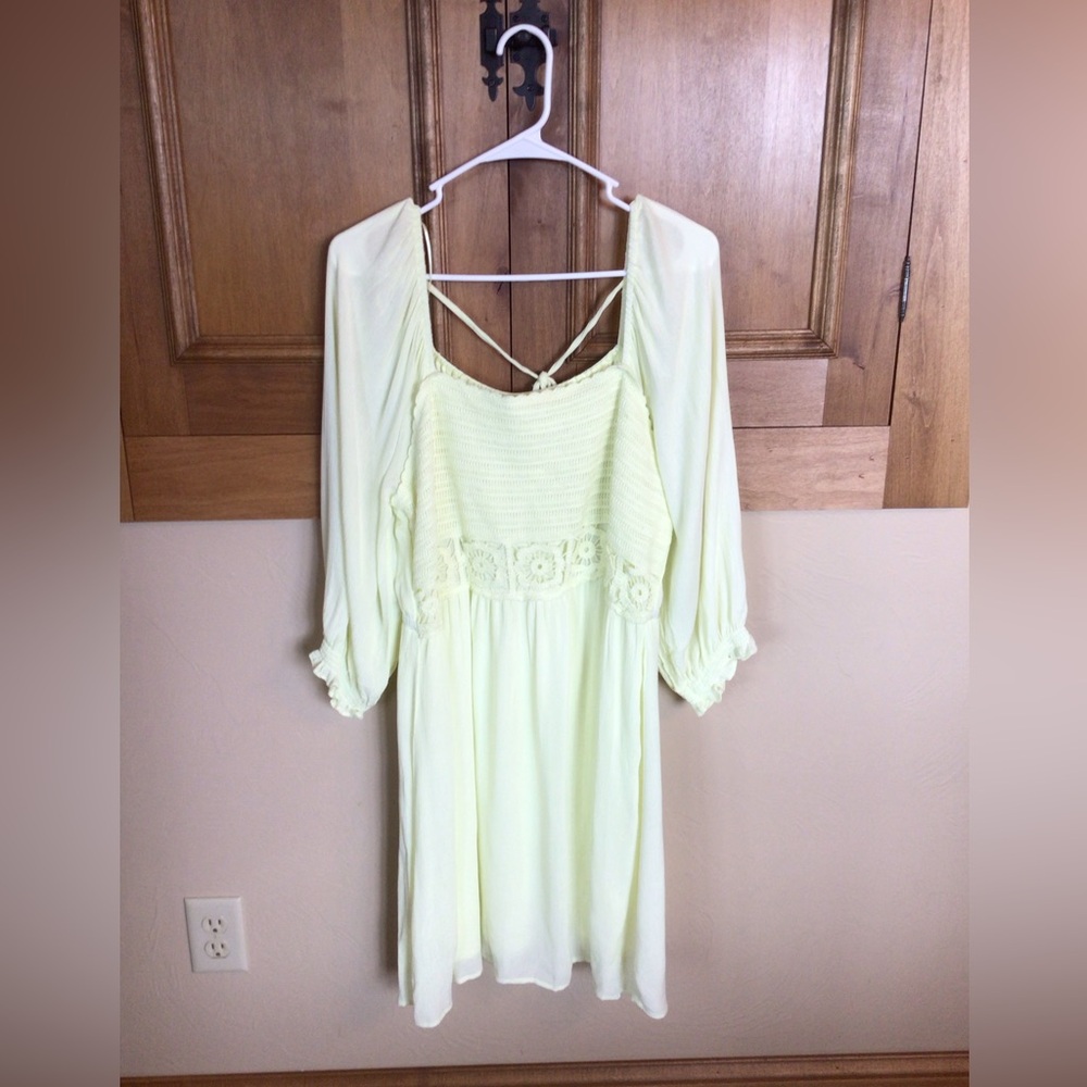 Soft/ bright Lauren Conrad crochet top dress